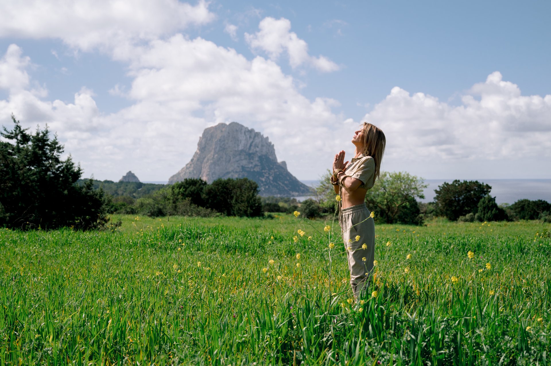 Maria Theresa ademcoach Soluna breathwork Ibiza veld Es Vedra