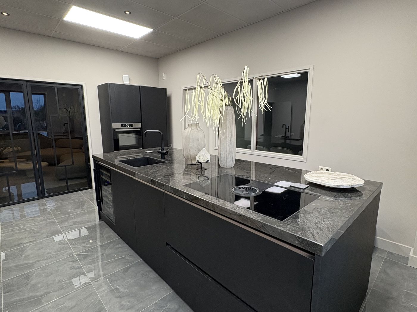 Keuken met kookeiland in Soluna Studio Soesterberg